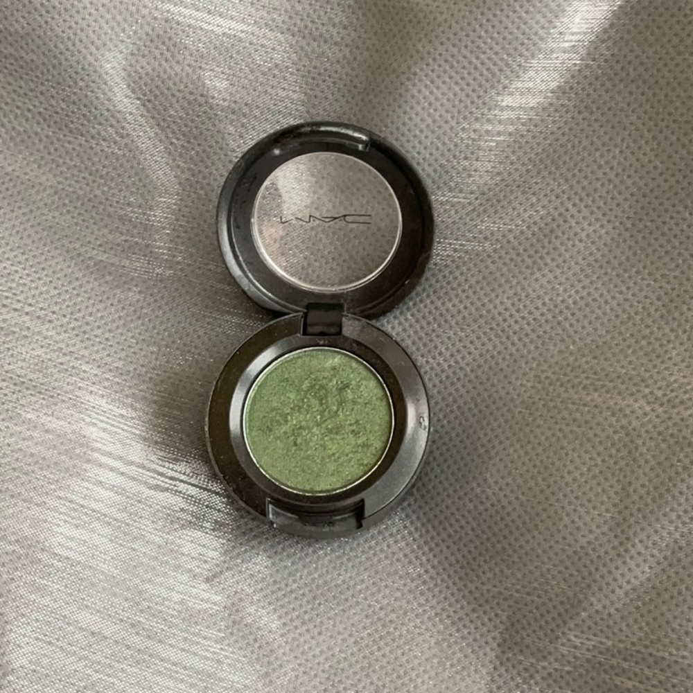 MAC Humid Eyeshadow - Picture 3 of 4